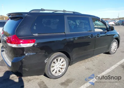 2012 Toyota Sienna Le 7 Passenger z USA, uszkodzony, nr VIN 5TDJK3DC2CS041204